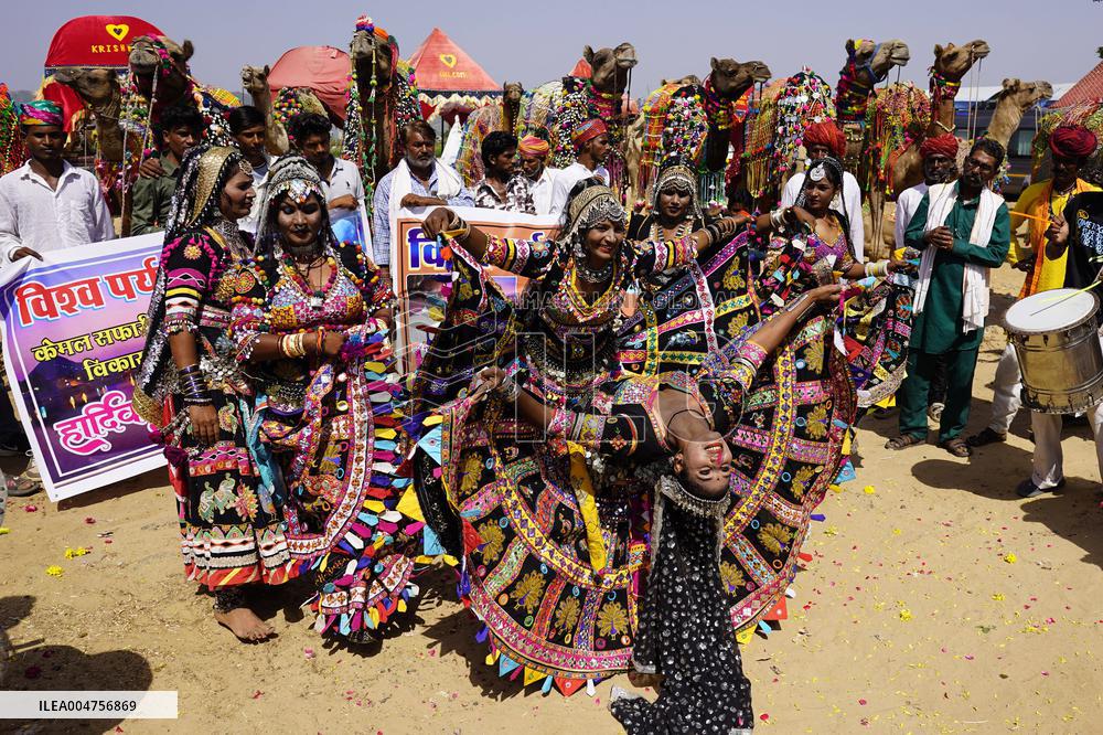 Indian Kalbeliya Gypsy Dancers Performs - India