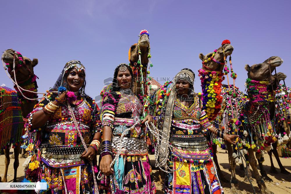 Indian Kalbeliya Gypsy Dancers Performs - India
