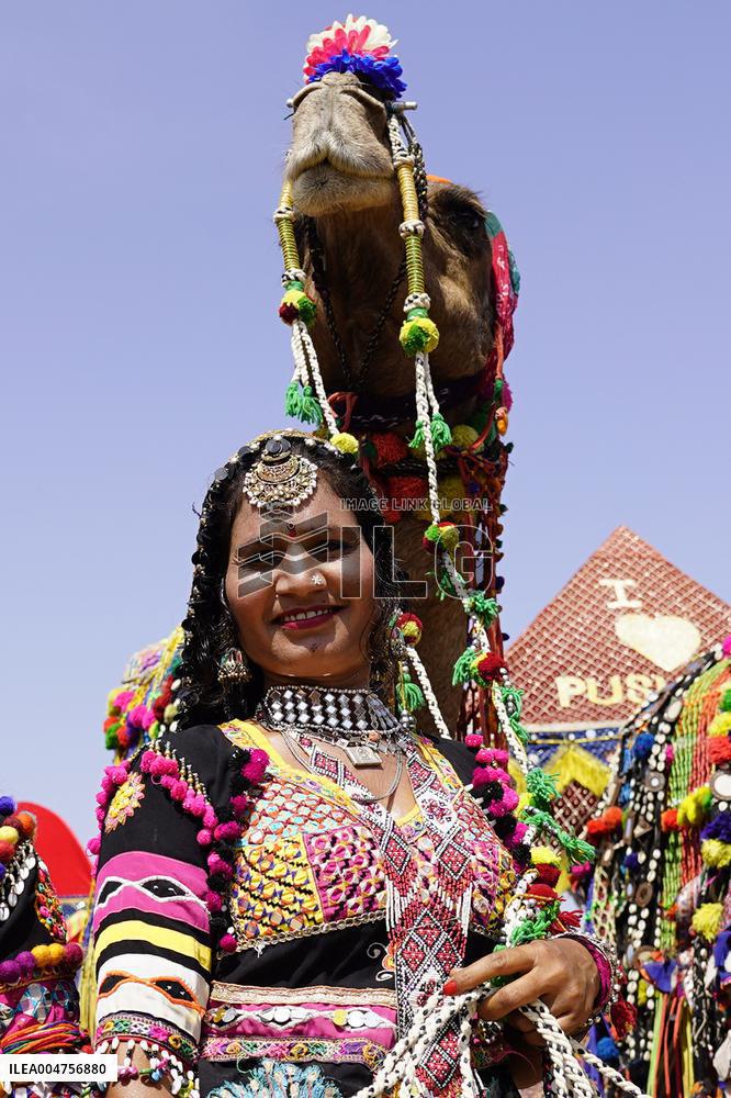 Indian Kalbeliya Gypsy Dancers Performs - India
