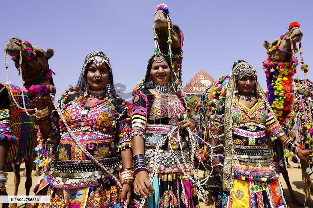 Indian Kalbeliya Gypsy Dancers Performs - India