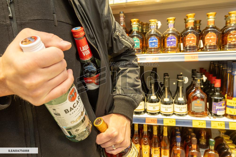 Theft in grocery store