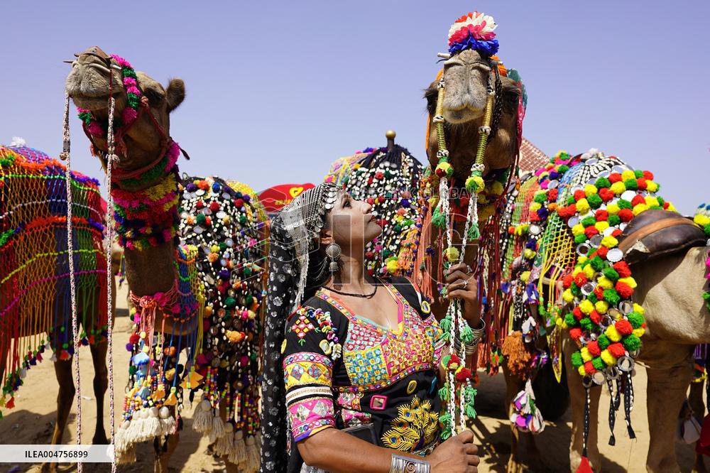 Indian Kalbeliya Gypsy Dancers Performs - India