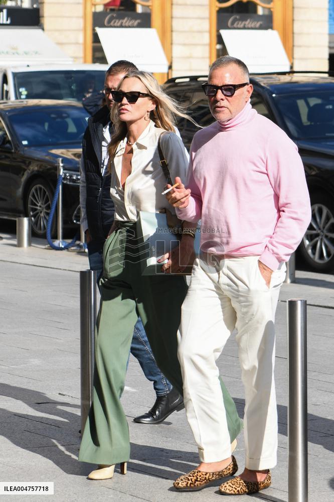 PFW - Kate Moss Arrives At The Ritz