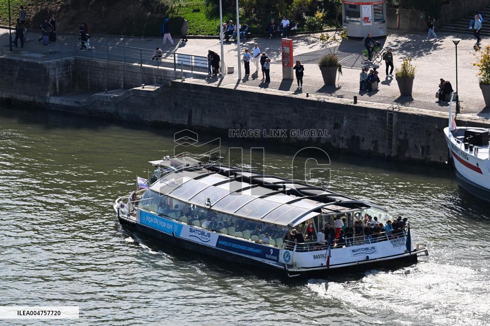 Illustrations Of Paris Rooftops - France