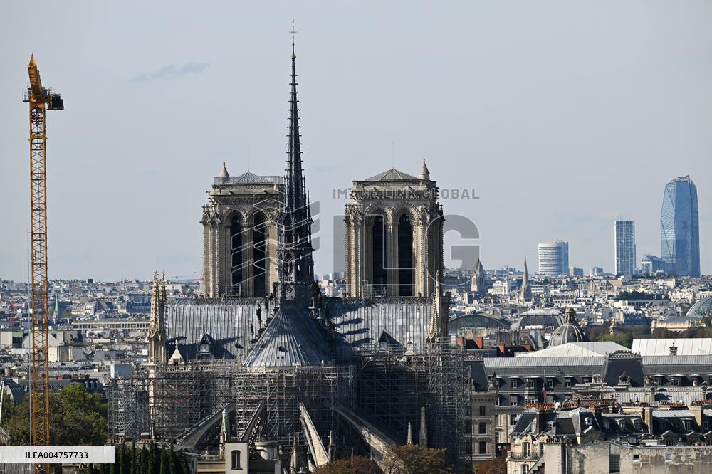 Illustrations Of Paris Rooftops - France