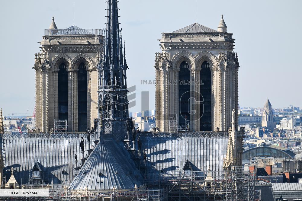 Illustrations Of Paris Rooftops - France