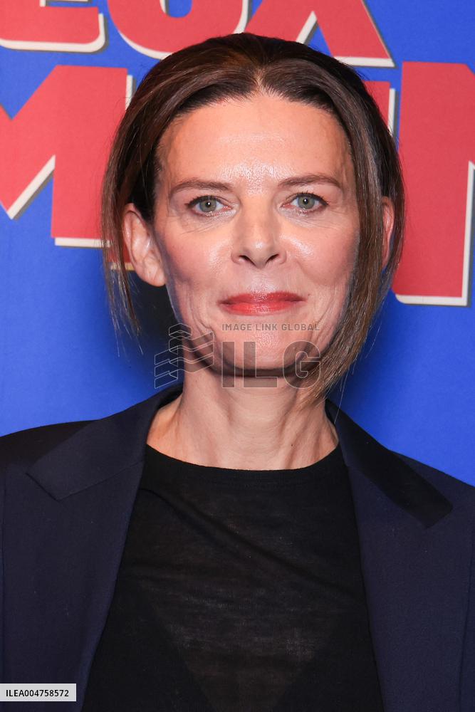 C Etait Mieux Demain Premiere - Paris