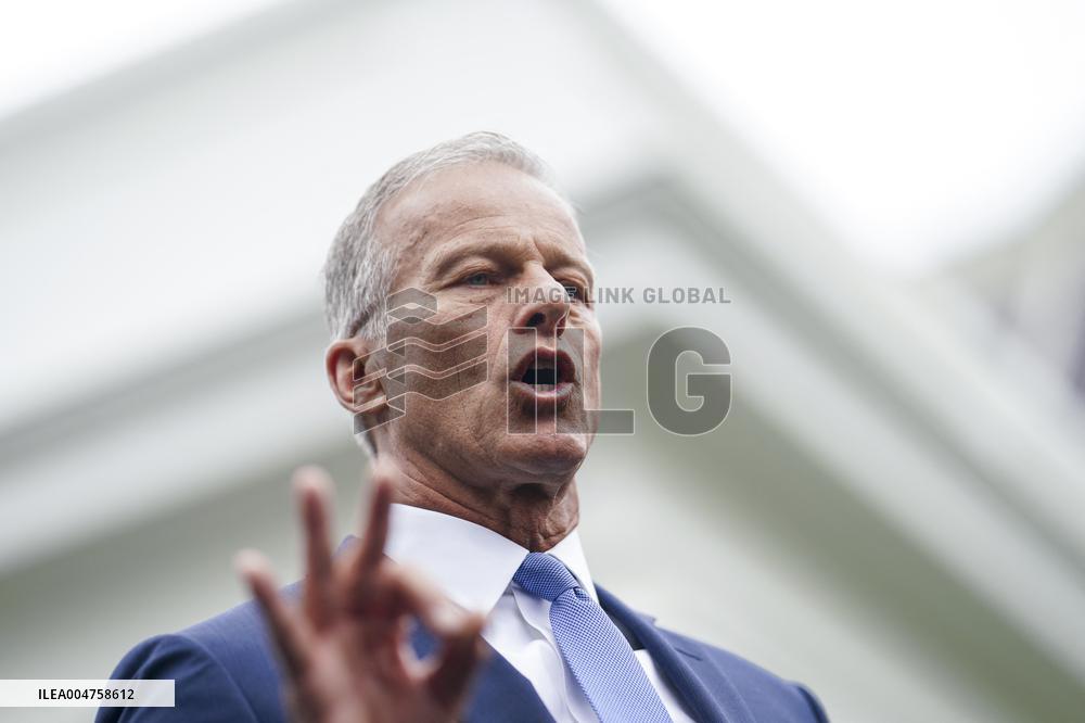 US President Trump meets with congressional leaders to try and avert a government shutdown