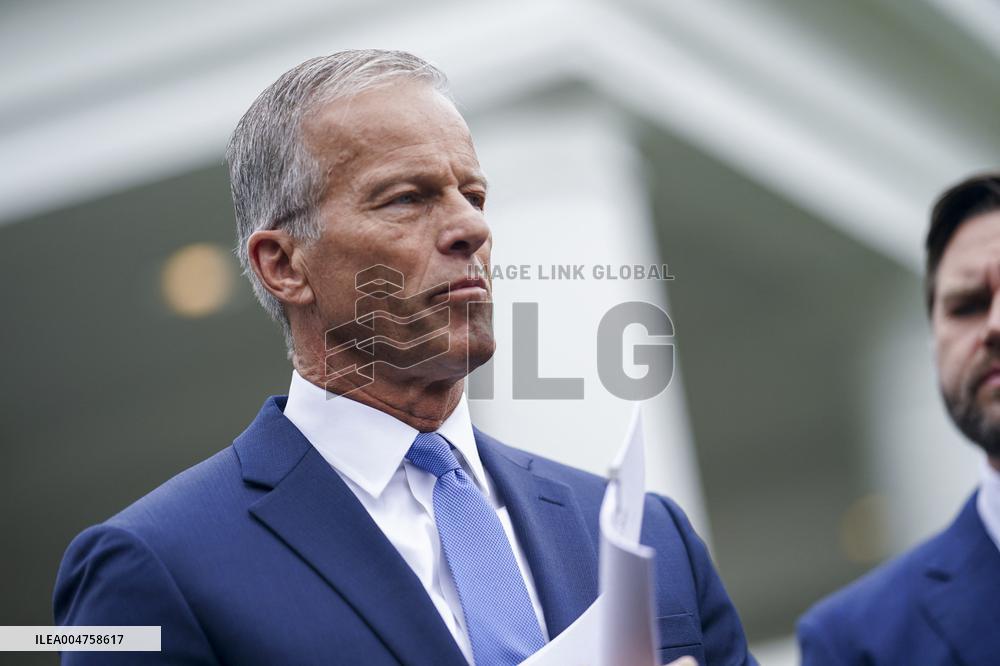 US President Trump meets with congressional leaders to try and avert a government shutdown