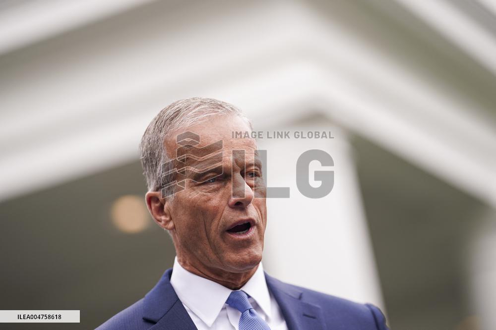 US President Trump meets with congressional leaders to try and avert a government shutdown