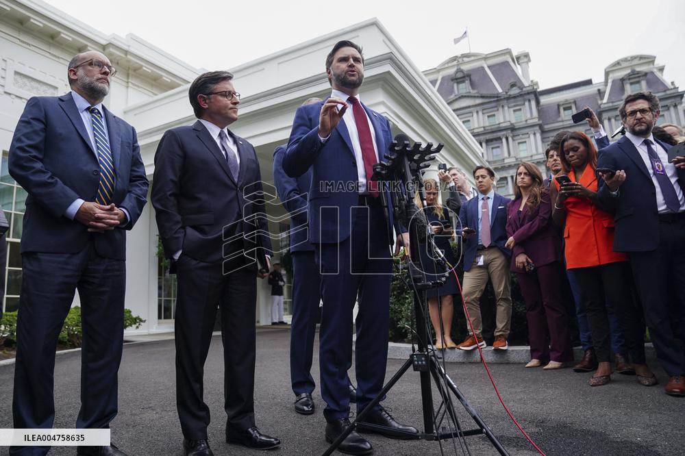 US President Trump meets with congressional leaders to try and avert a government shutdown