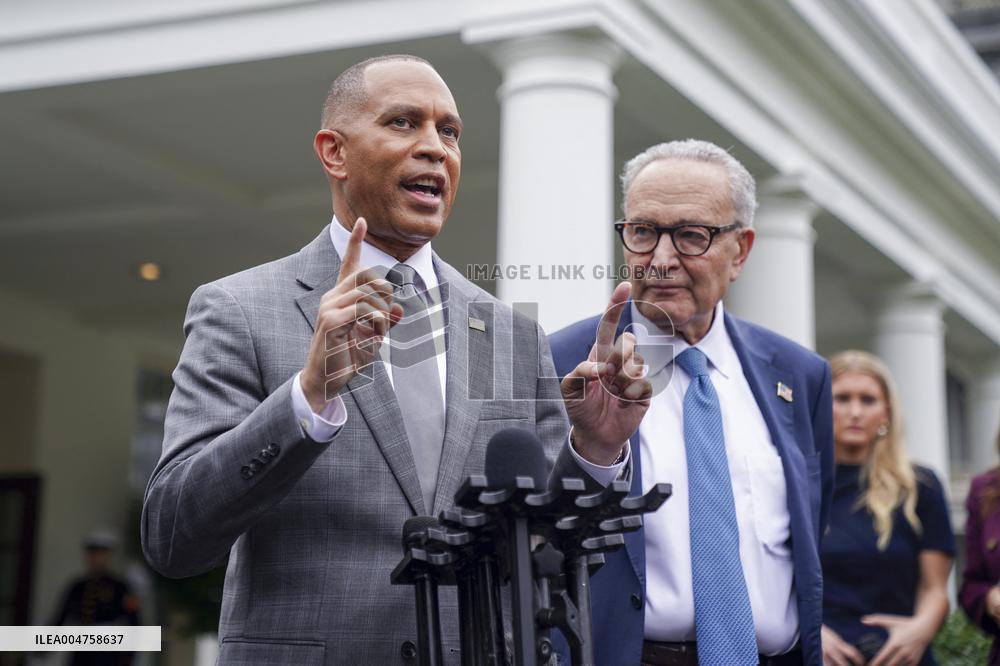 US President Trump meets with congressional leaders to try and avert a government shutdown