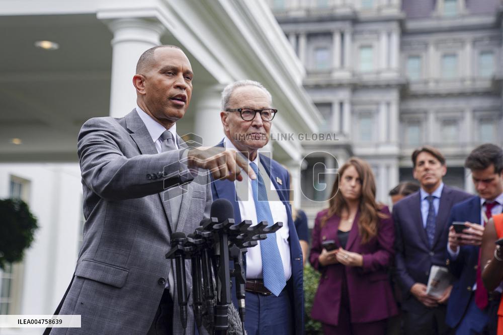 US President Trump meets with congressional leaders to try and avert a government shutdown