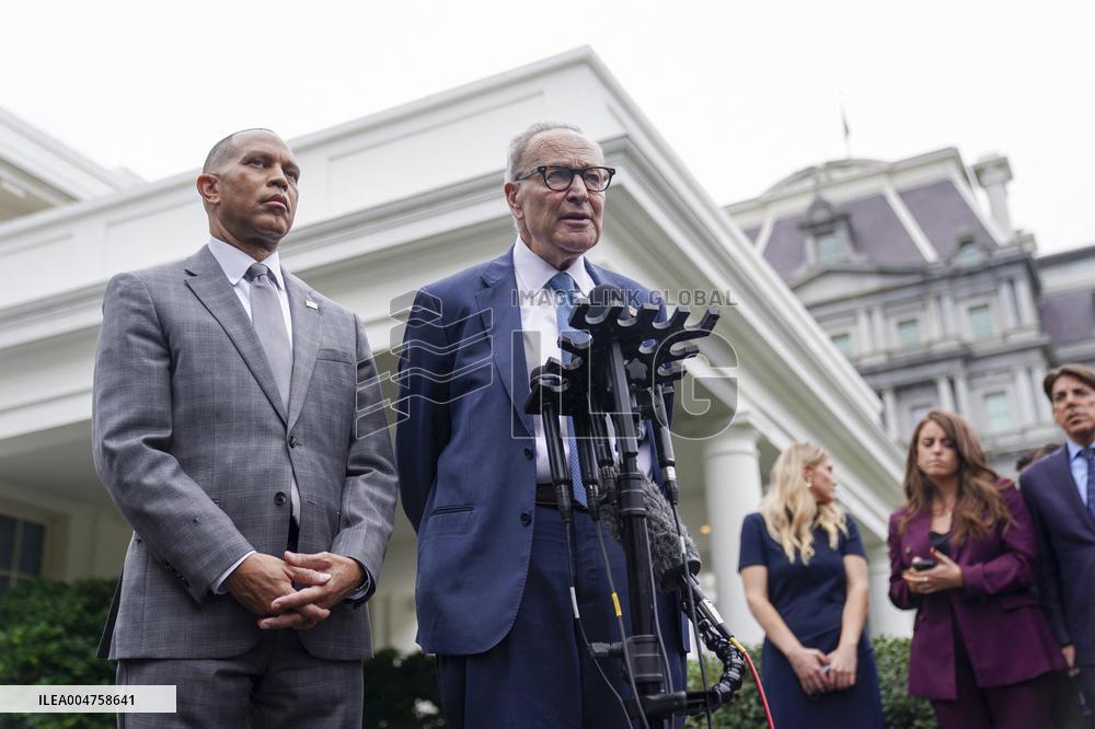 US President Trump meets with congressional leaders to try and avert a government shutdown