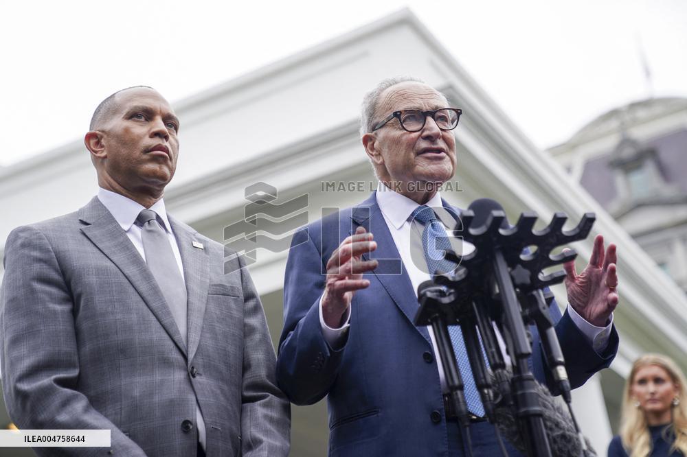 US President Trump meets with congressional leaders to try and avert a government shutdown