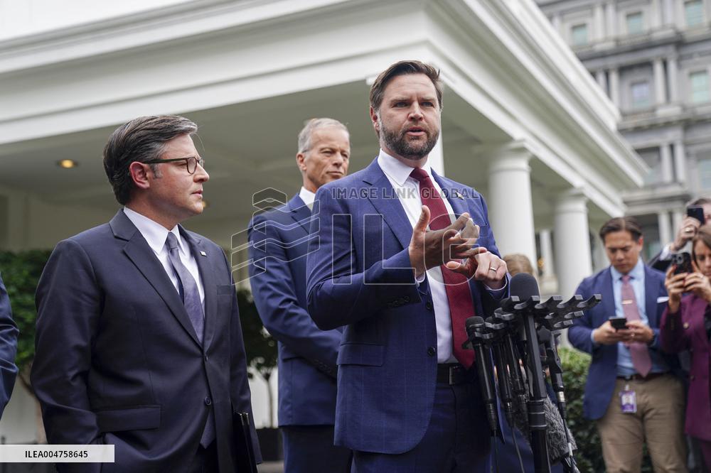 US President Trump meets with congressional leaders to try and avert a government shutdown