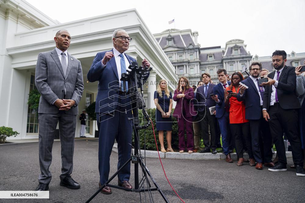 US President Trump meets with congressional leaders to try and avert a government shutdown