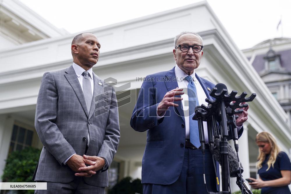 US President Trump meets with congressional leaders to try and avert a government shutdown