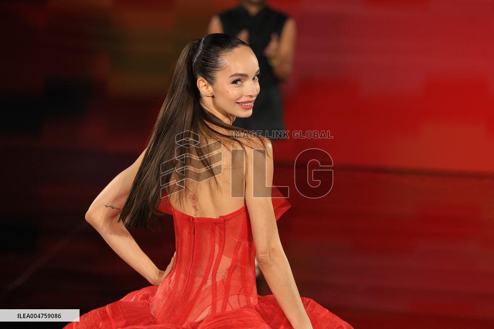 PFW - Le Défilé. Liberté, Egalité, Sororité"You're Worth It" L'Oréal Paris Runway