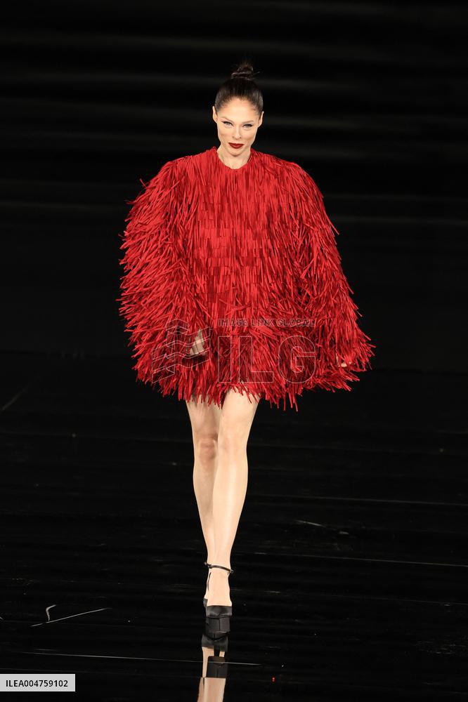 PFW - Le Défilé. Liberté, Egalité, Sororité"You're Worth It" L'Oréal Paris Runway