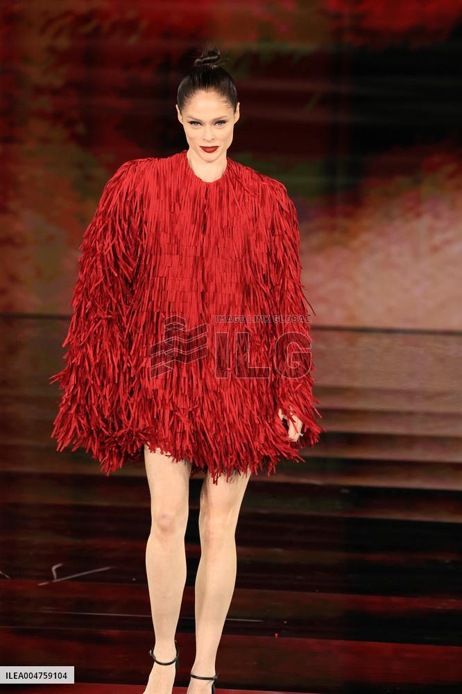 PFW - Le Défilé. Liberté, Egalité, Sororité"You're Worth It" L'Oréal Paris Runway