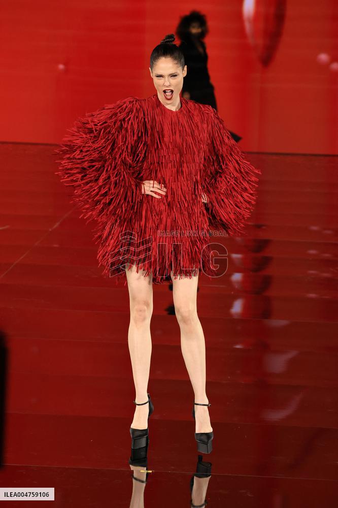 PFW - Le Défilé. Liberté, Egalité, Sororité"You're Worth It" L'Oréal Paris Runway