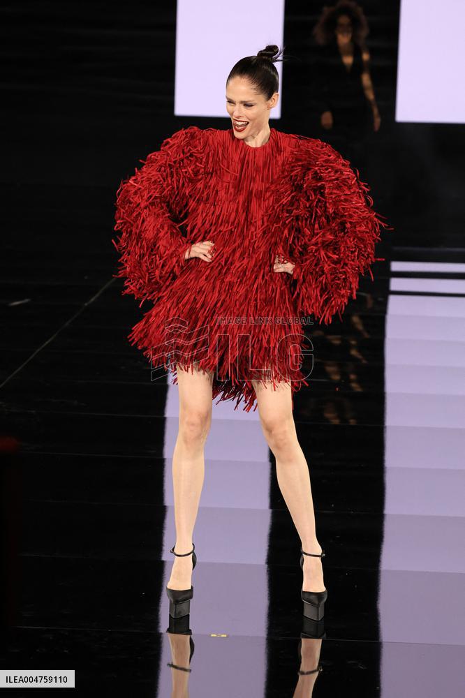 PFW - Le Défilé. Liberté, Egalité, Sororité"You're Worth It" L'Oréal Paris Runway