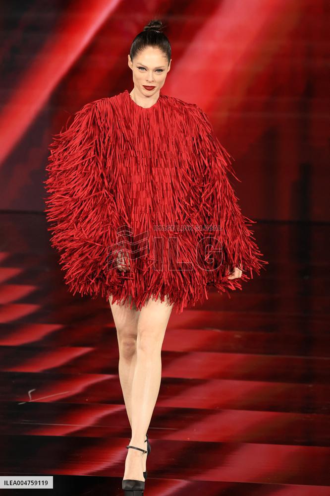 PFW - Le Défilé. Liberté, Egalité, Sororité"You're Worth It" L'Oréal Paris Runway