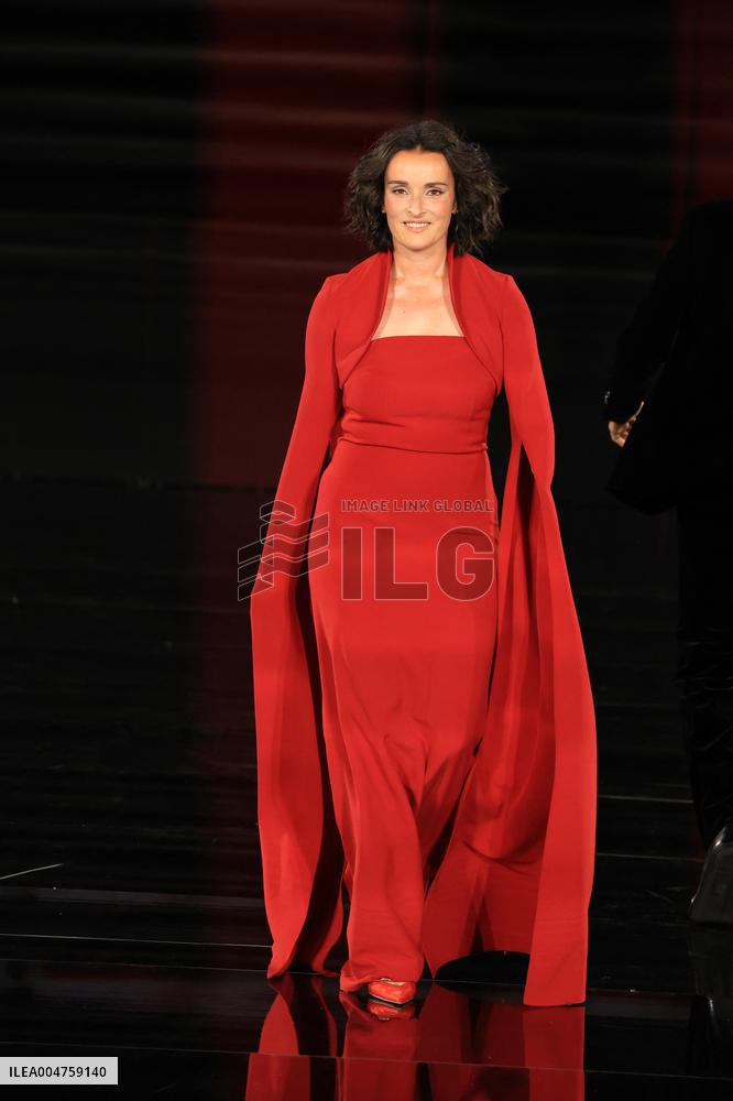 PFW - Le Défilé. Liberté, Egalité, Sororité"You're Worth It" L'Oréal Paris Runway