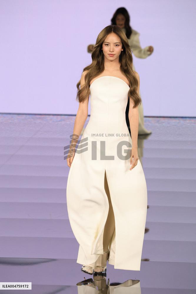 PFW - Le Défilé. Liberté, Egalité, Sororité"You're Worth It" L'Oréal Paris Runway