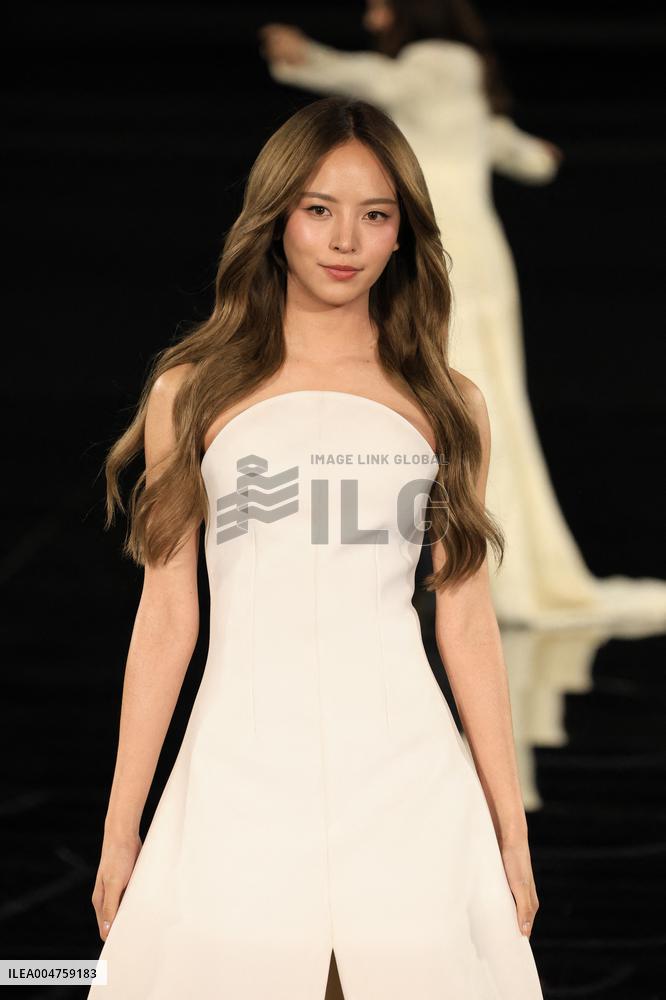 PFW - Le Défilé. Liberté, Egalité, Sororité"You're Worth It" L'Oréal Paris Runway