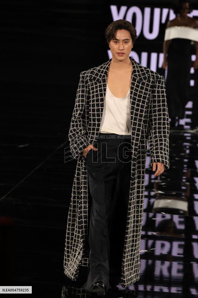 PFW - Le Défilé. Liberté, Egalité, Sororité"You're Worth It" L'Oréal Paris Runway