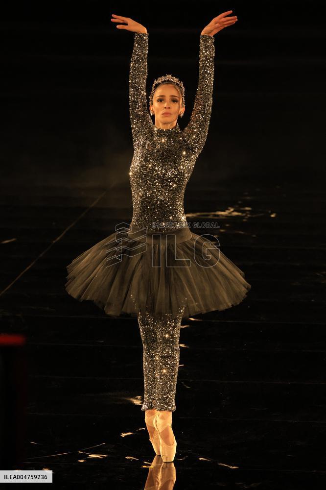 PFW - Le Défilé. Liberté, Egalité, Sororité"You're Worth It" L'Oréal Paris Runway