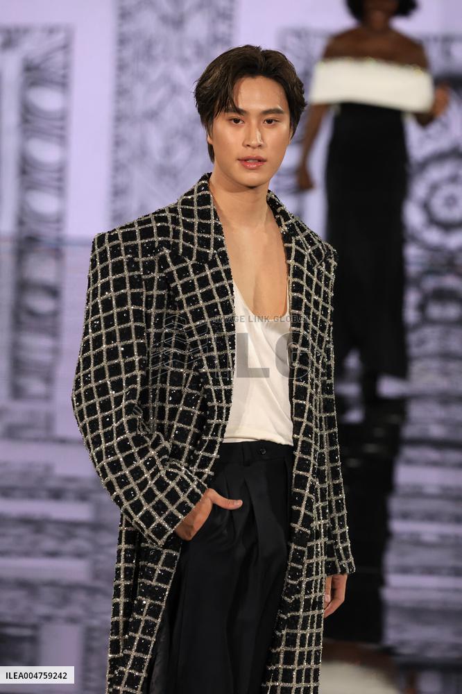 PFW - Le Défilé. Liberté, Egalité, Sororité"You're Worth It" L'Oréal Paris Runway