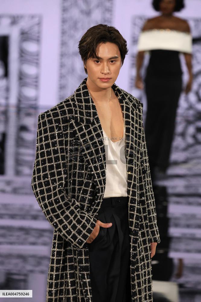 PFW - Le Défilé. Liberté, Egalité, Sororité"You're Worth It" L'Oréal Paris Runway