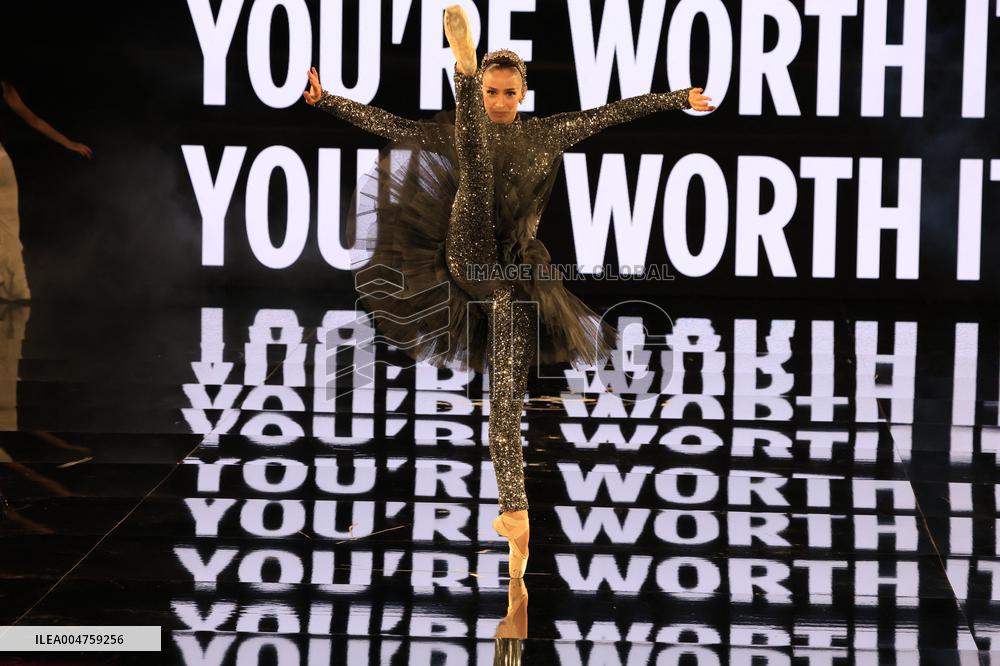 PFW - Le Défilé. Liberté, Egalité, Sororité"You're Worth It" L'Oréal Paris Runway