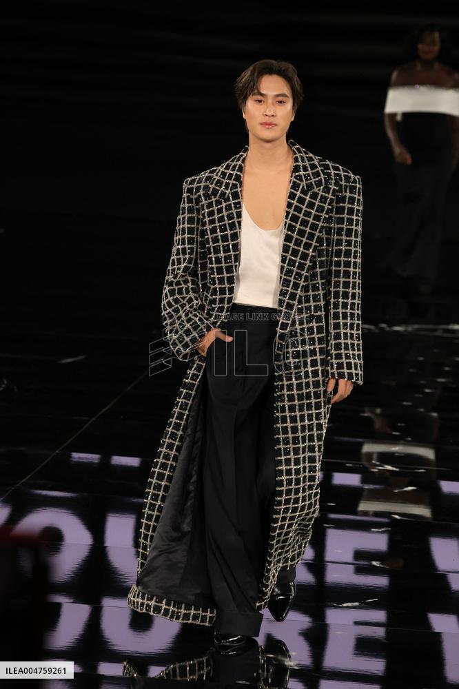 PFW - Le Défilé. Liberté, Egalité, Sororité"You're Worth It" L'Oréal Paris Runway