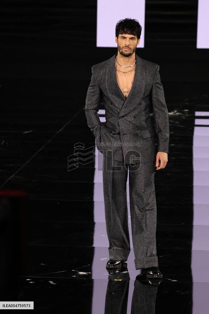 PFW - Le Défilé. Liberté, Egalité, Sororité"You're Worth It" L'Oréal Paris Runway