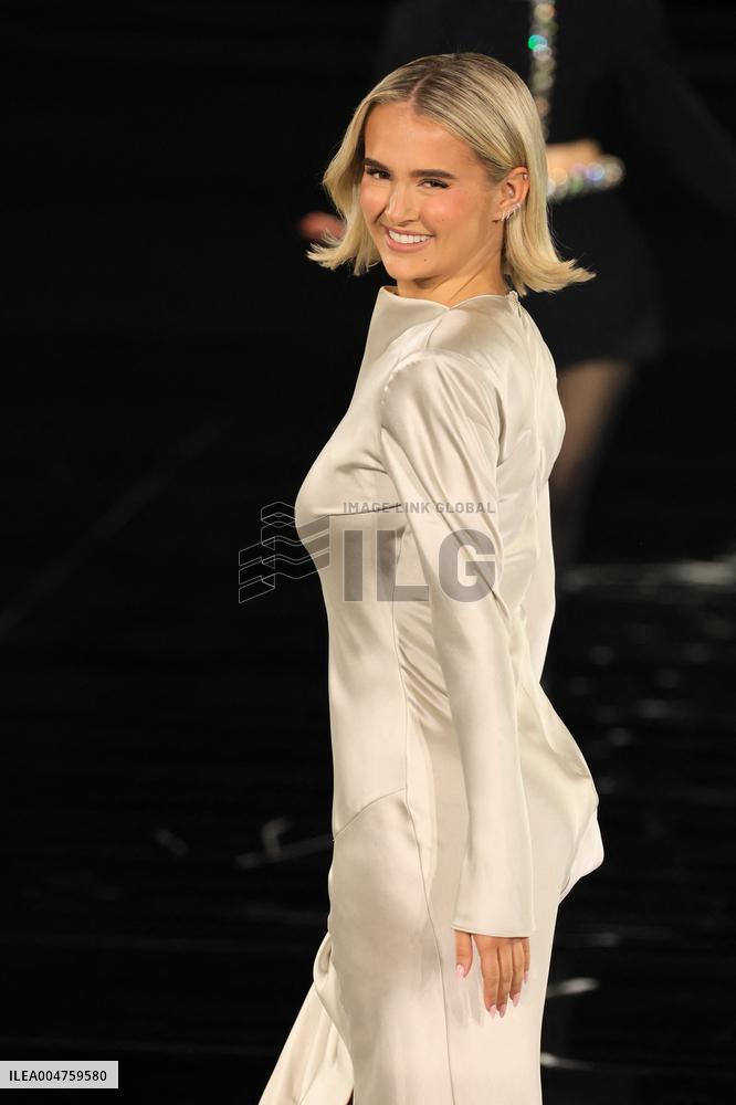 PFW - Le Défilé. Liberté, Egalité, Sororité"You're Worth It" L'Oréal Paris Runway