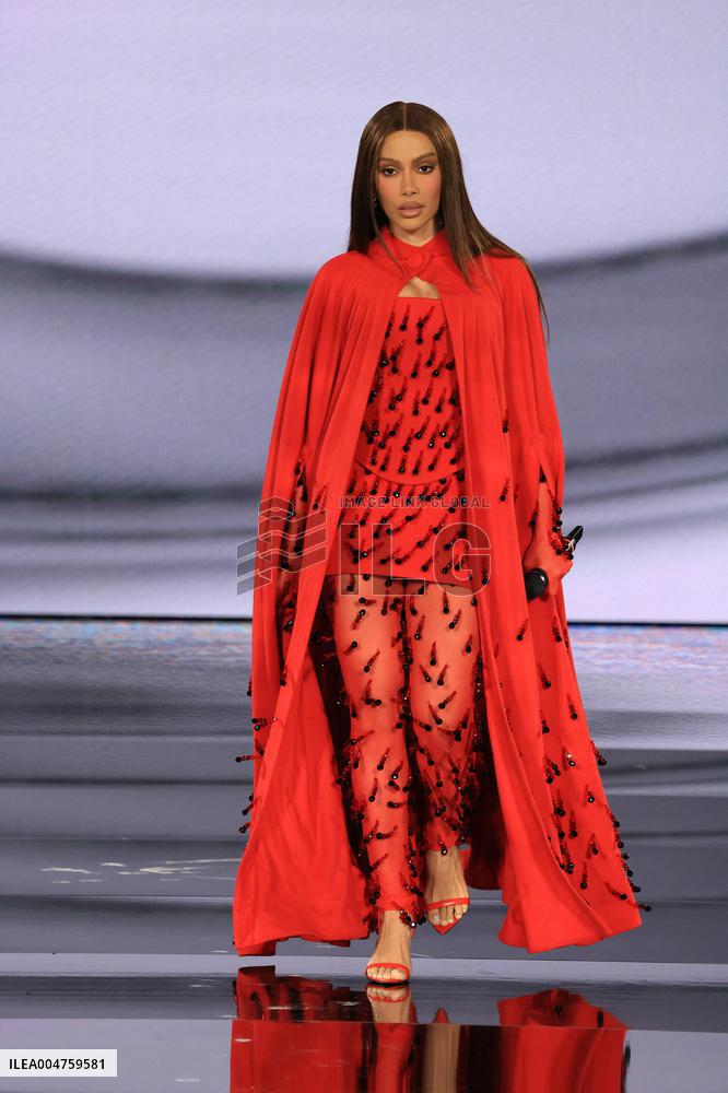 PFW - Le Défilé. Liberté, Egalité, Sororité"You're Worth It" L'Oréal Paris Runway