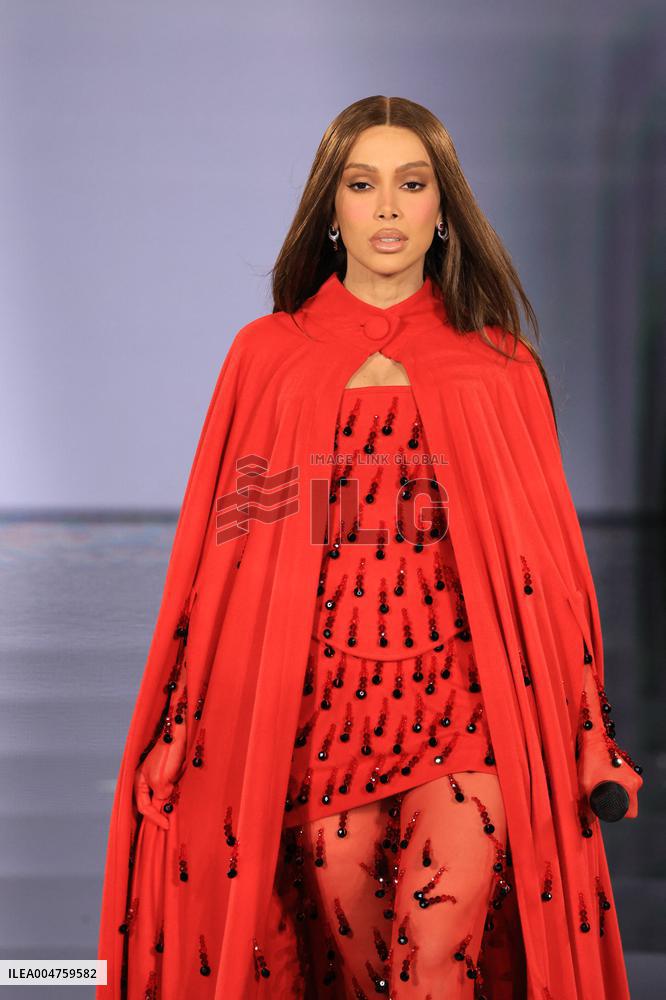 PFW - Le Défilé. Liberté, Egalité, Sororité"You're Worth It" L'Oréal Paris Runway