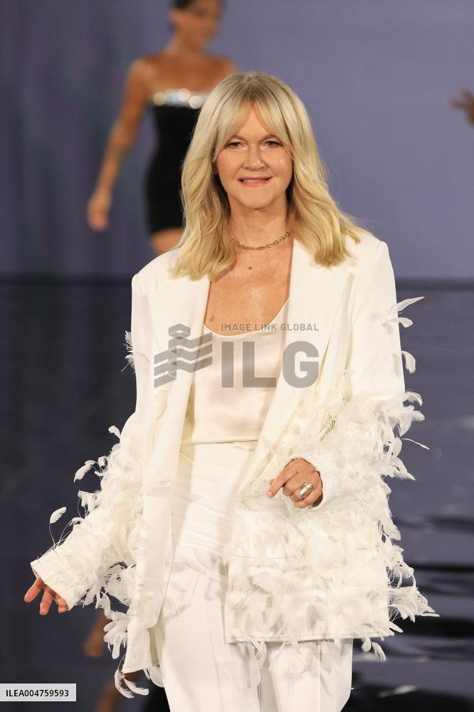 PFW - Le Défilé. Liberté, Egalité, Sororité"You're Worth It" L'Oréal Paris Runway