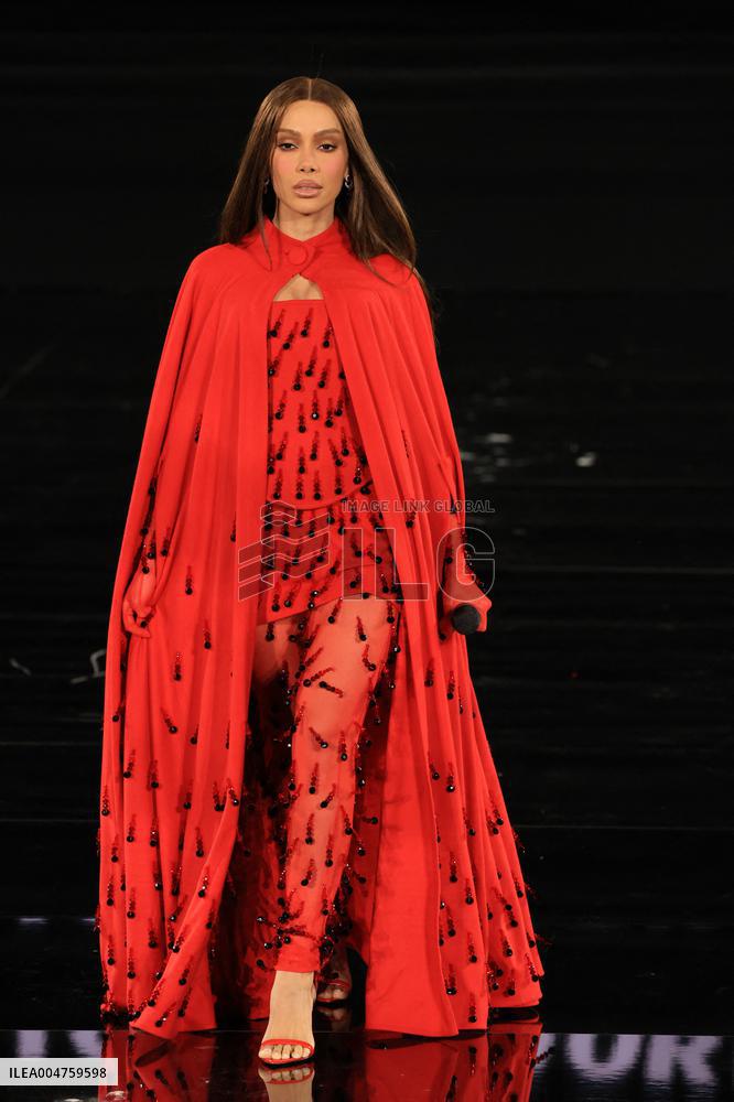 PFW - Le Défilé. Liberté, Egalité, Sororité"You're Worth It" L'Oréal Paris Runway