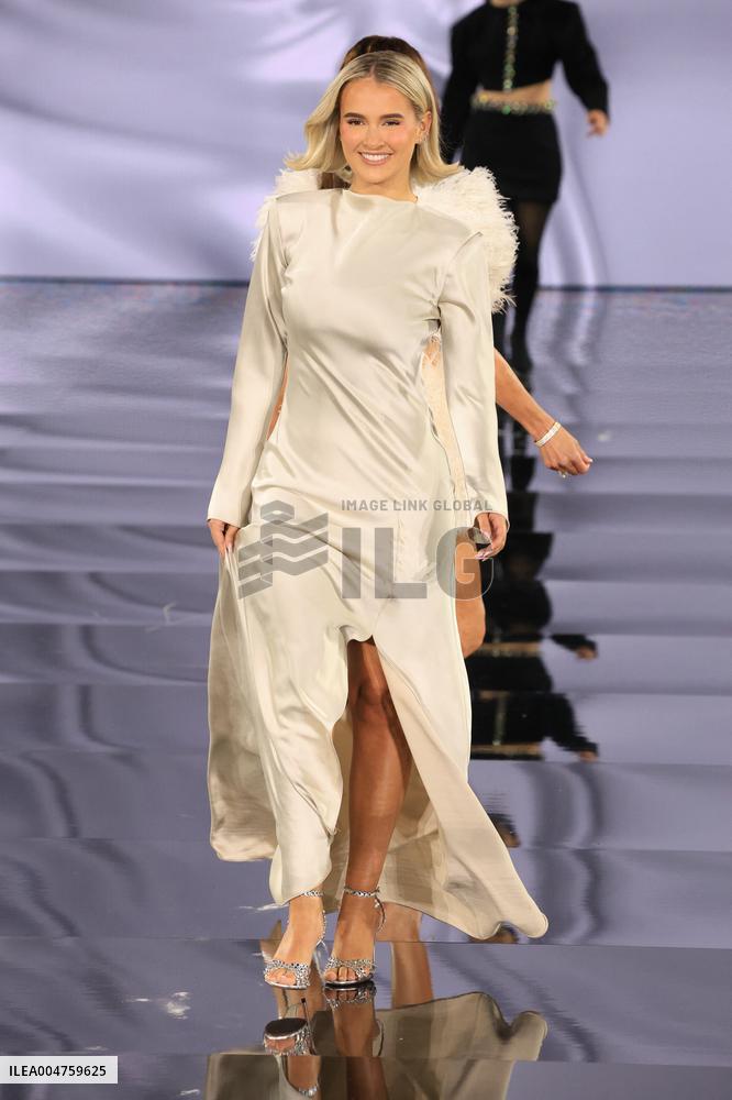 PFW - Le Défilé. Liberté, Egalité, Sororité"You're Worth It" L'Oréal Paris Runway