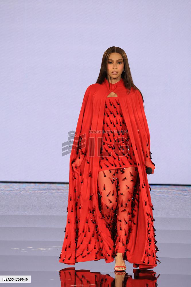 PFW - Le Défilé. Liberté, Egalité, Sororité"You're Worth It" L'Oréal Paris Runway