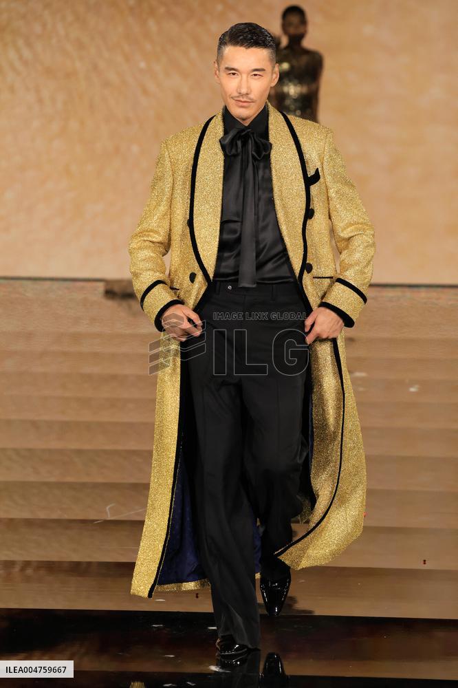 PFW - Le Défilé. Liberté, Egalité, Sororité"You're Worth It" L'Oréal Paris Runway