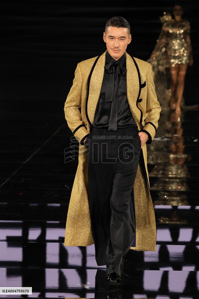 PFW - Le Défilé. Liberté, Egalité, Sororité"You're Worth It" L'Oréal Paris Runway