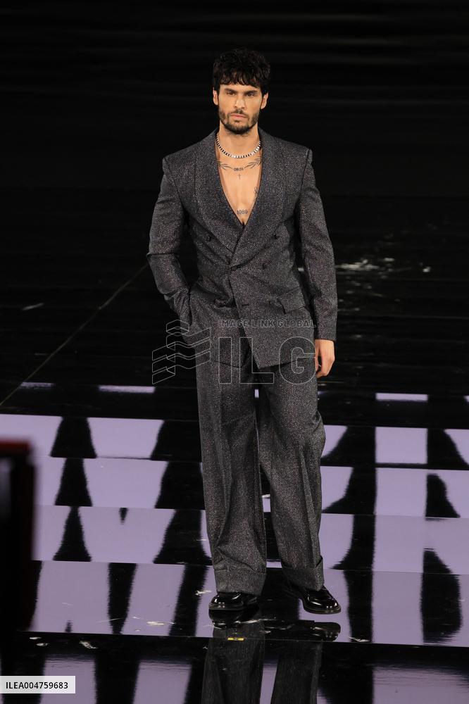 PFW - Le Défilé. Liberté, Egalité, Sororité"You're Worth It" L'Oréal Paris Runway