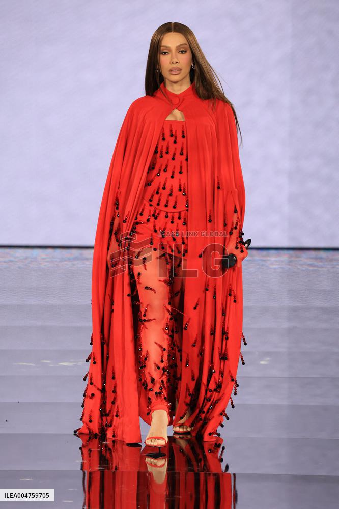 PFW - Le Défilé. Liberté, Egalité, Sororité"You're Worth It" L'Oréal Paris Runway