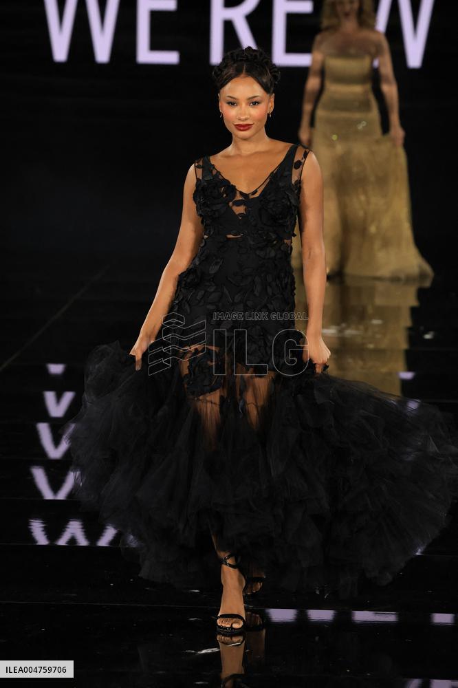 PFW - Le Défilé. Liberté, Egalité, Sororité"You're Worth It" L'Oréal Paris Runway